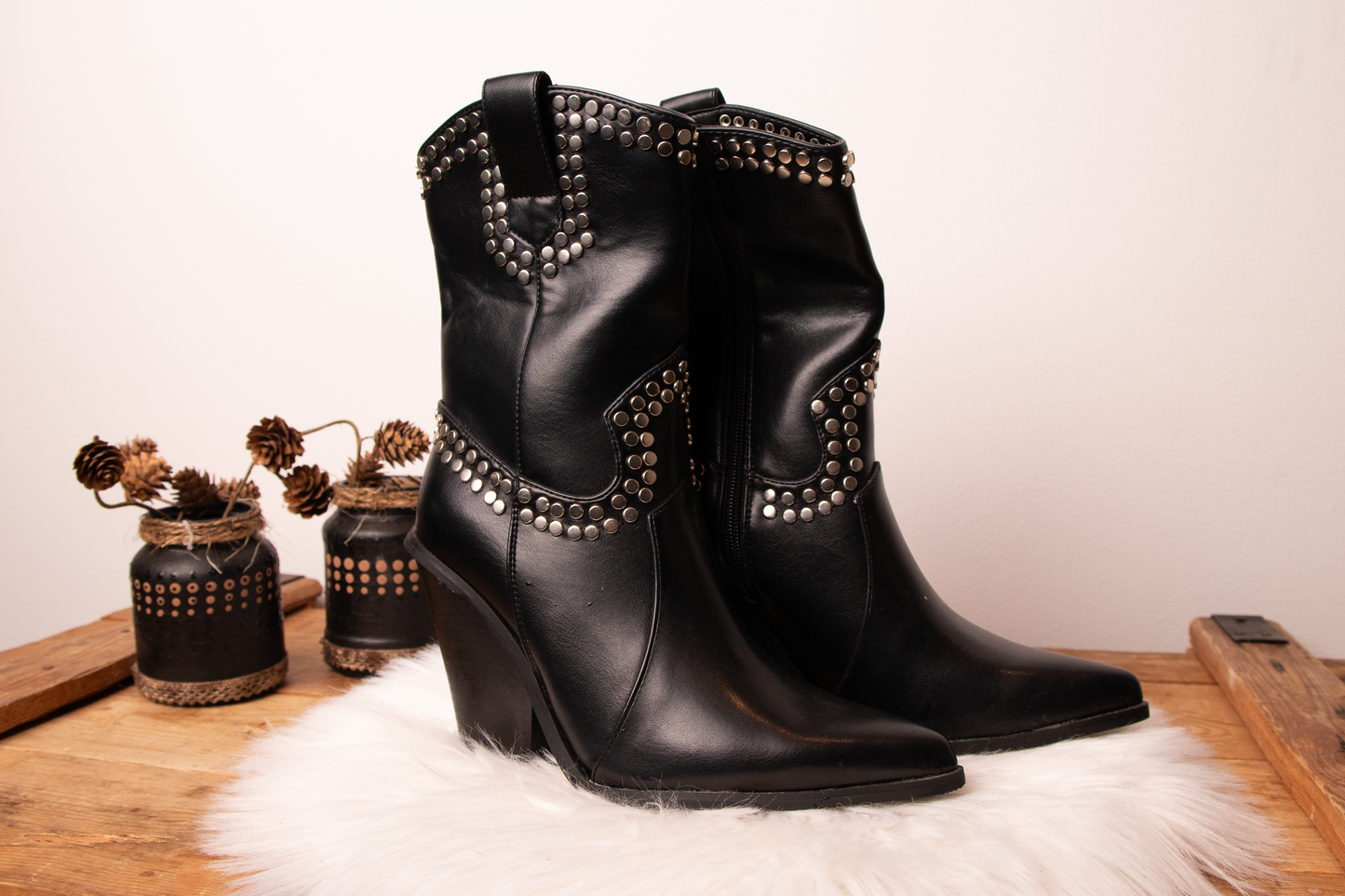 Zwarte enkellaarzen met studs