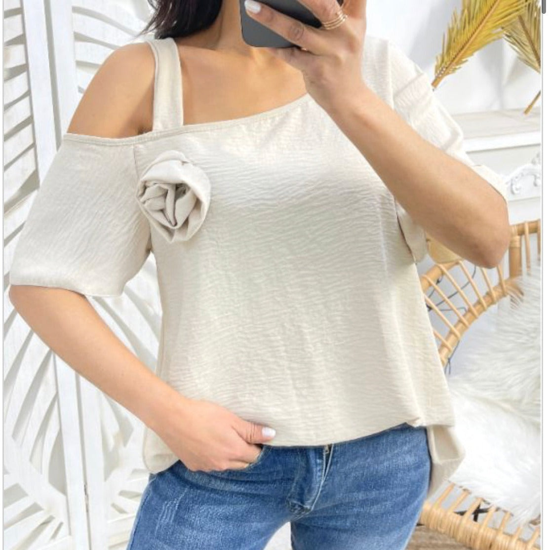 Blouse met roos beige