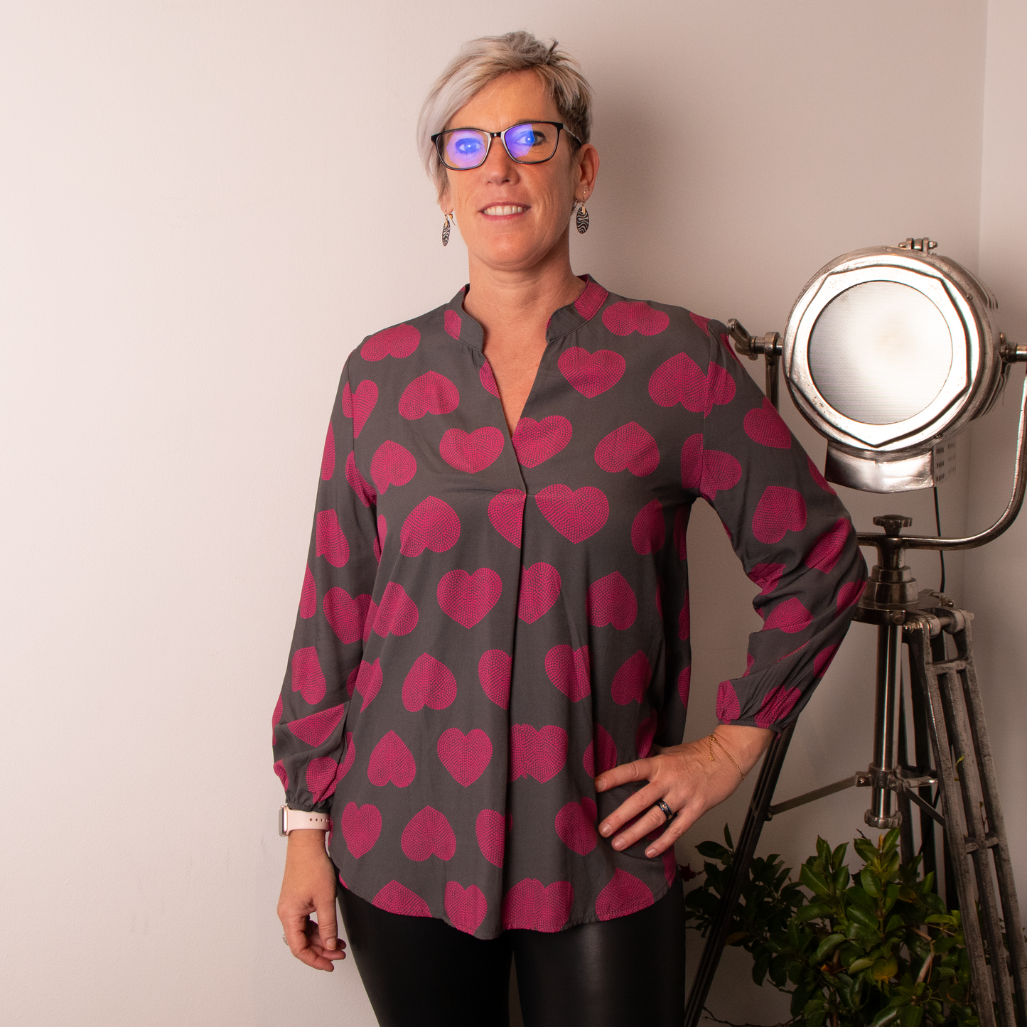 Blouse roze harten met V-hals