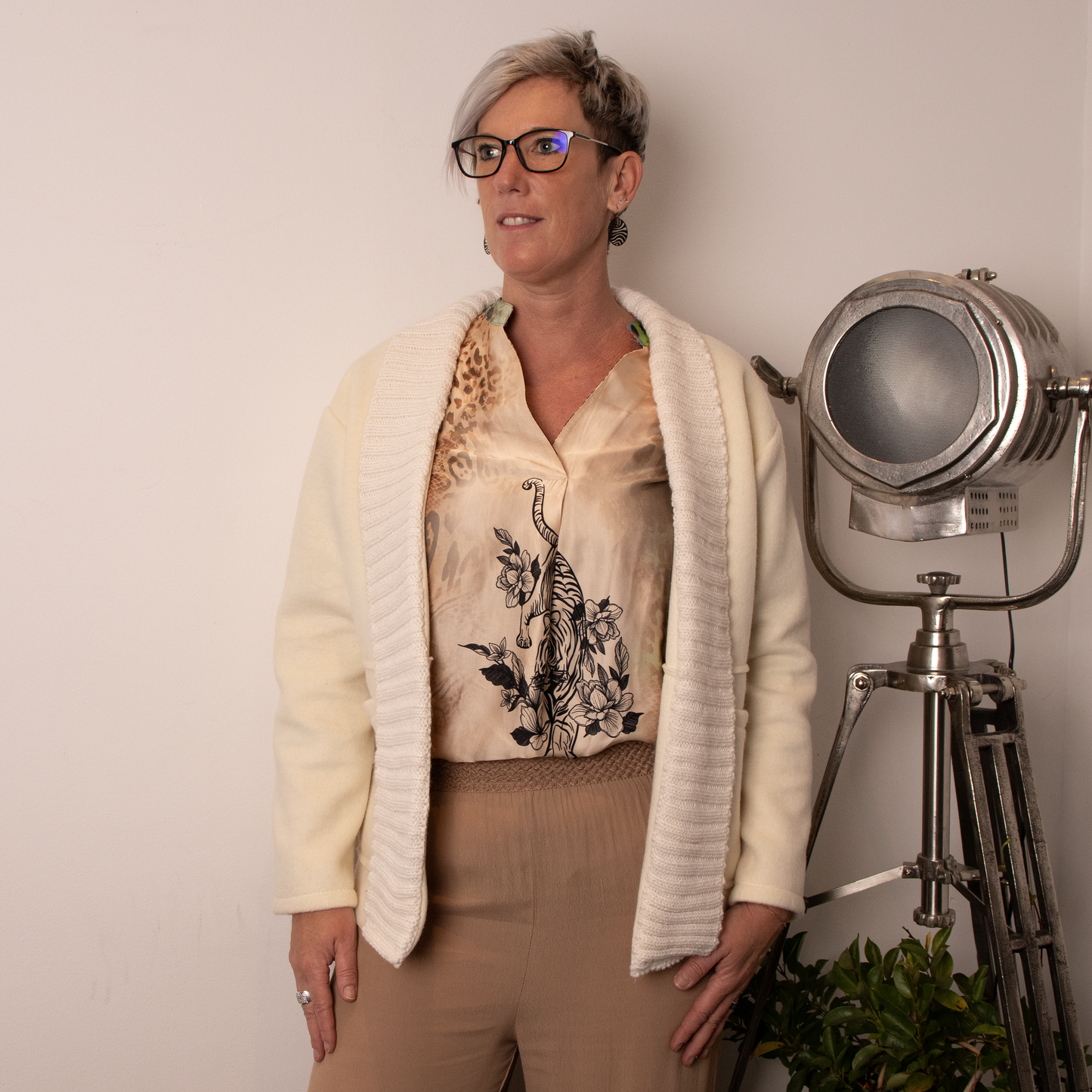 Vilt jas beige met gebreide kraag
